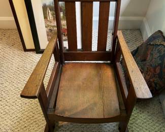 ANTIQUE CHILD'S ROCKER.