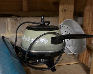 FONDUE POT.