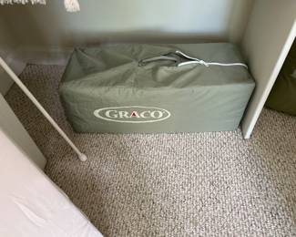 FOLD UP PLAY PEN. 