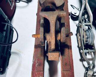 Antique well-pipe holder and clamp