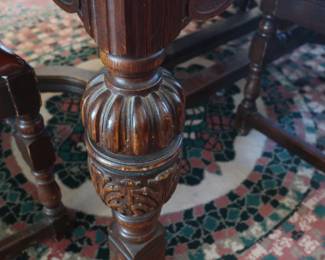 leg  on  dining  room  table