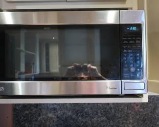 L  G  microwave