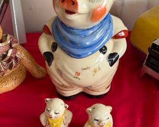 Vintage Shawnee Pottery pig cookie jar & salt/pepper shakers