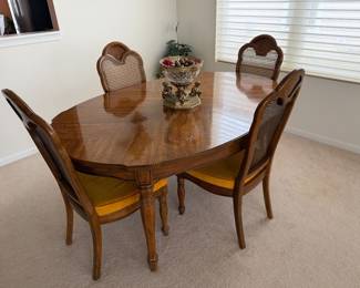 Vintage Thomasville Dining table & chairs, 2 leaves (2 arm chairs & 4 side chairs)