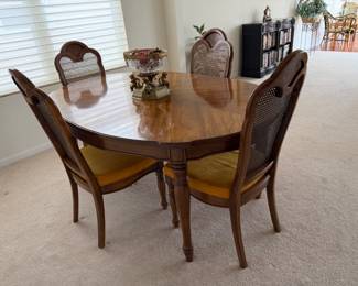 Vintage Thomasville Dining table & chairs; 2 leaves;(2 arm chairs & 4 side chairs)