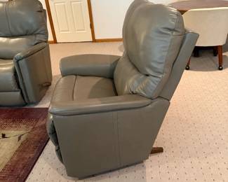 LA Z BOY Leather Recliner