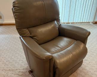 LA Z BOY Leather Recliner