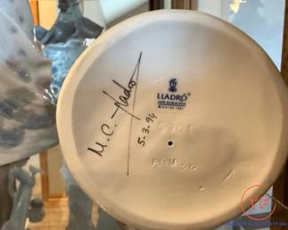 Signed LLADRO "Surprise" Figurine