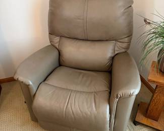 LA Z BOY Dual Leather Recliner