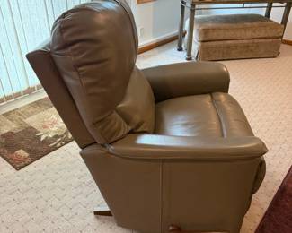 LA Z BOY Leather Recliner