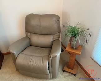 LA Z BOY Dual Leather Recliner