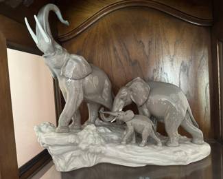 Elephants Walking LLADRO