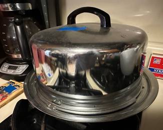 Aluminum cake plate and top