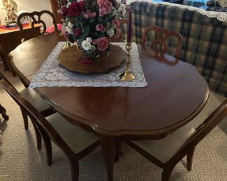 Dining room table and 6 chairs