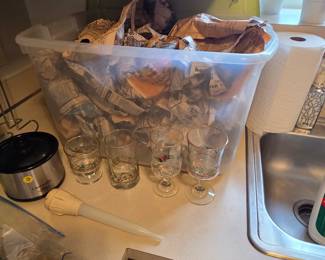 Christmas Holly Berry Gold Rim Glass Set Assortment of Glasses