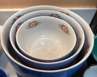 Vintage Hall’s mixing bowls