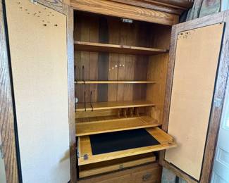 Armoire desk