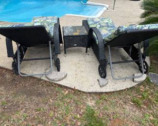 (2) Plastic Wicker Loungers & small table $250 set Lounger:24”w 78”l 21”t Table: 15”x 15” x 15”t