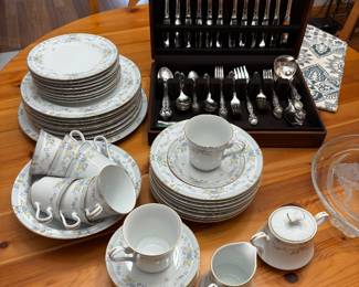 Mikasa Granville Sugar and creamer 8 dinner plates 8 salad plates 8 cups 6 saucers 8 soup bowls 1 round serving bow