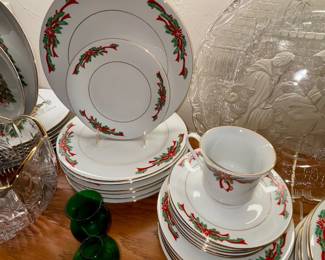 Tenshan Christmas Holiday China service for 16
