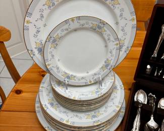 Mikasa Granville Sugar and creamer 8 dinner plates 8 salad plates 8 cups 6 saucers 8 soup bowls 1 round serving bow