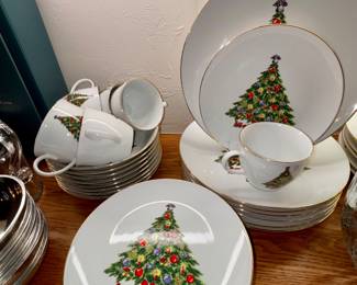 7 dinner plates, 8 salad plates, 8 soup bowls, 6 cups