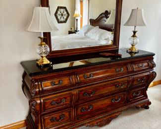 Thomasville dresser with marble top excellent condition