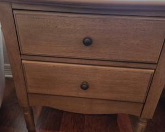 Set of 2 gray tone nightstands