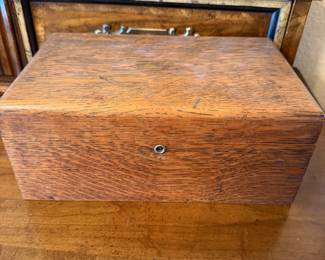Oak Box, no Key
