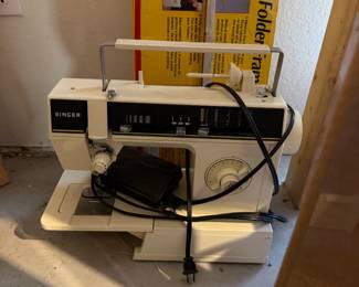 Singer Sewing Machine 