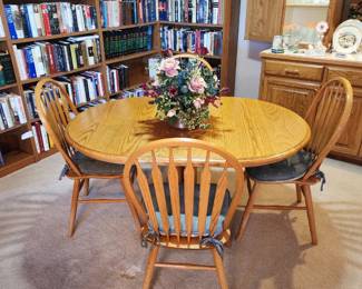 Dining room table with a built in leaf and 4 chairs