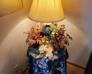 Floral linen on round table