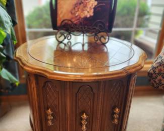 Round end Table, 2 big and 1 small