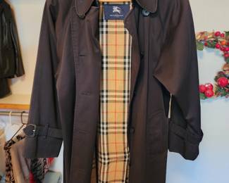 Burberry Mens long trenchcoat