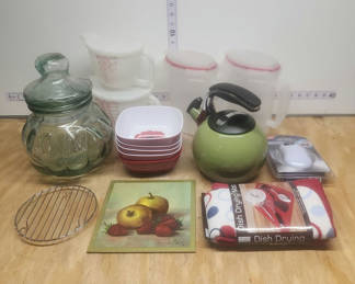 Lot 113: Kitchen & More Lot
