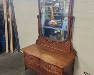 Lot 165: Vintage Oak Vanity