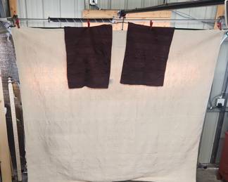 Lot 131: Queen Bedspread & Pillowcases