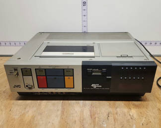 Lot 85: JVC HR-7100U Video Cassette Recorder