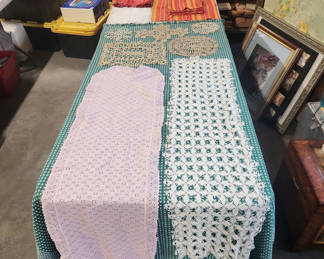 Lot 76: Linens & Doilies Lot