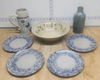 Lot 105: Pottery Lot