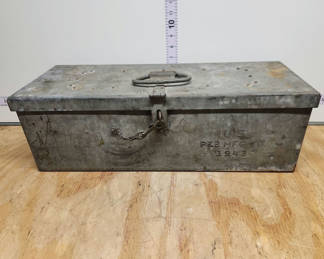 Lot 154: WW2 1943 US P&B Mfg Toolbox