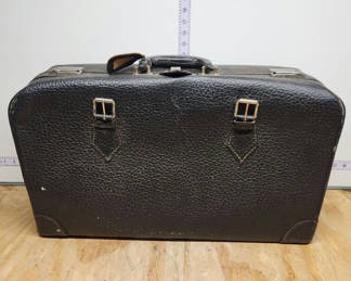 Lot 161: Vintage Christie Baggage Leather Suitcase