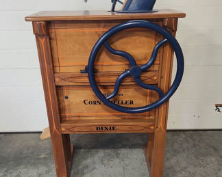 Lot 26: Dixie Right Handed Corn Sheller
