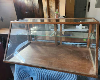 Lot 157: Antique Showcase