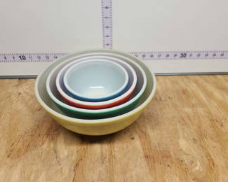 Lot 7: Pyrenees Primary Colors Bowl Set