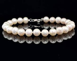 White Cultured Pearl Single Strand Bracelet