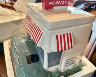 In-N-Out hamburgers, no delay ceramic cookie jar