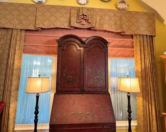 The two floor lamps are for extra lighting in this area and are not for sale. 