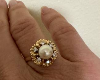 #8 - $425 - 14kt yellow gold pearl & 6 diam. ring 4.68gr. Size ?