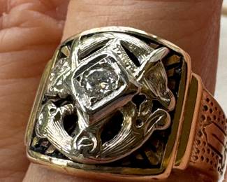 #33 - Vintage 14kt Masonic ring (approx. 0.20 pt diam. 9.03gr- $700